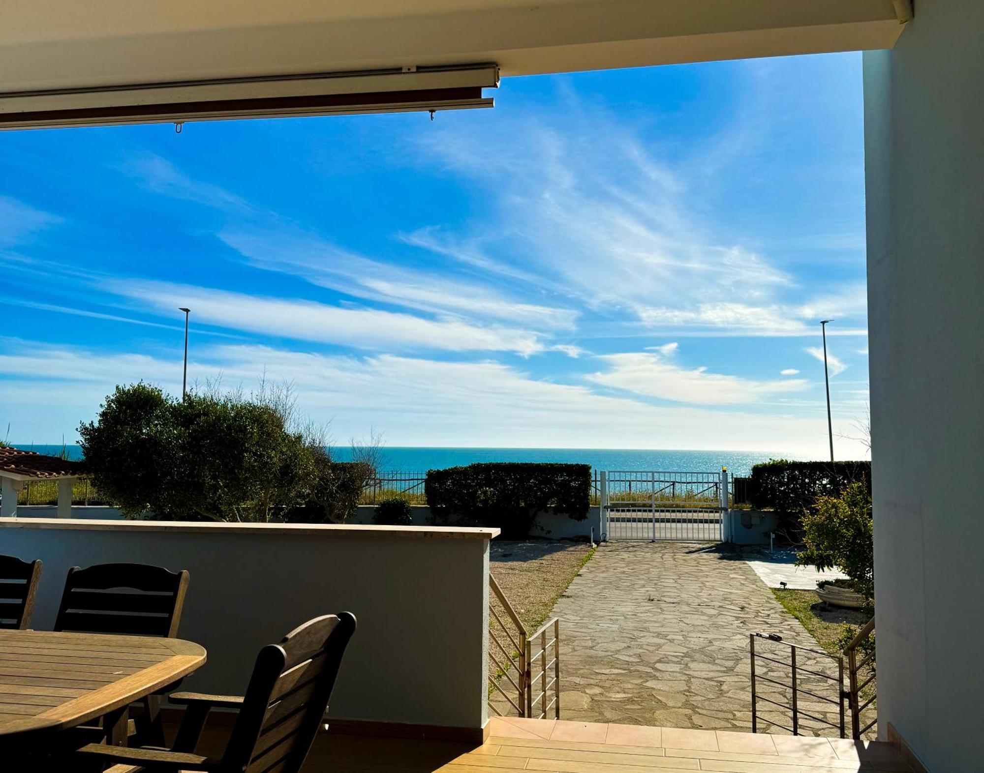 Edo House Anzio - Beachfront - Fronte Mare - Affittacamere Ngoại thất bức ảnh